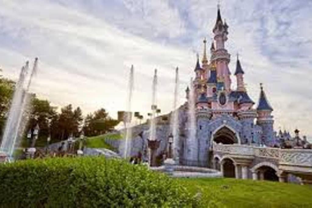Fountain Place Disneyland And Paris Lagny Exterior foto